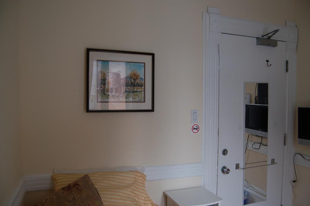 Le Chasseur Bed & Breakfast Монреал Екстериор снимка