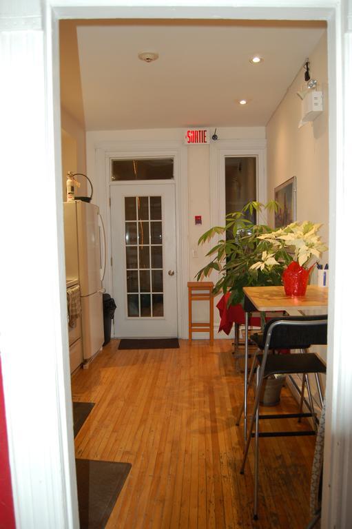 Le Chasseur Bed & Breakfast Монреал Екстериор снимка