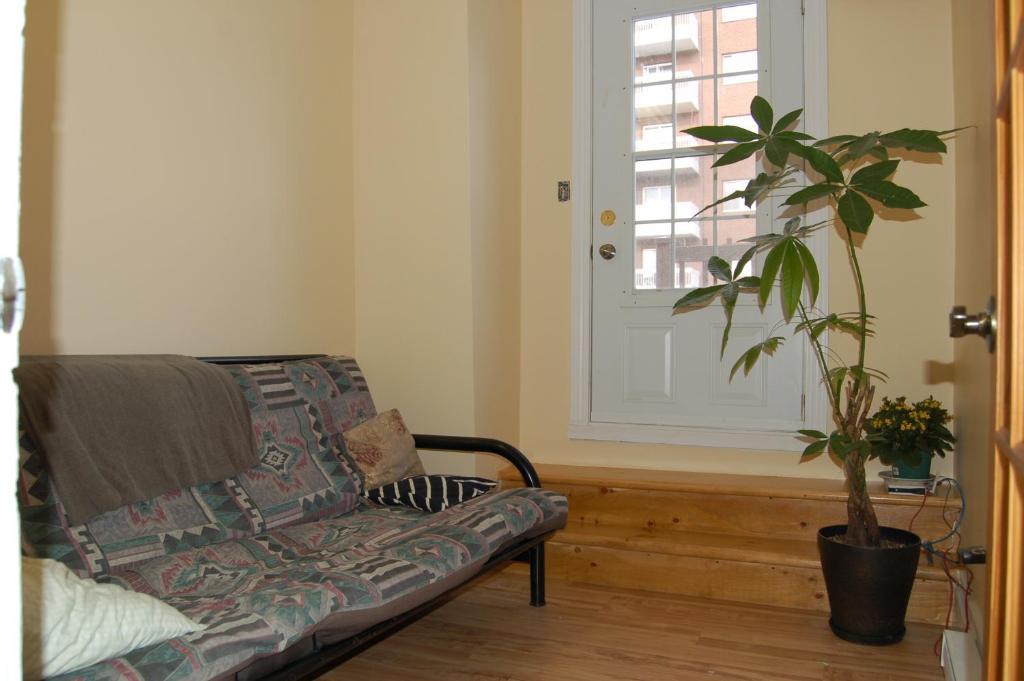 Le Chasseur Bed & Breakfast Монреал Екстериор снимка